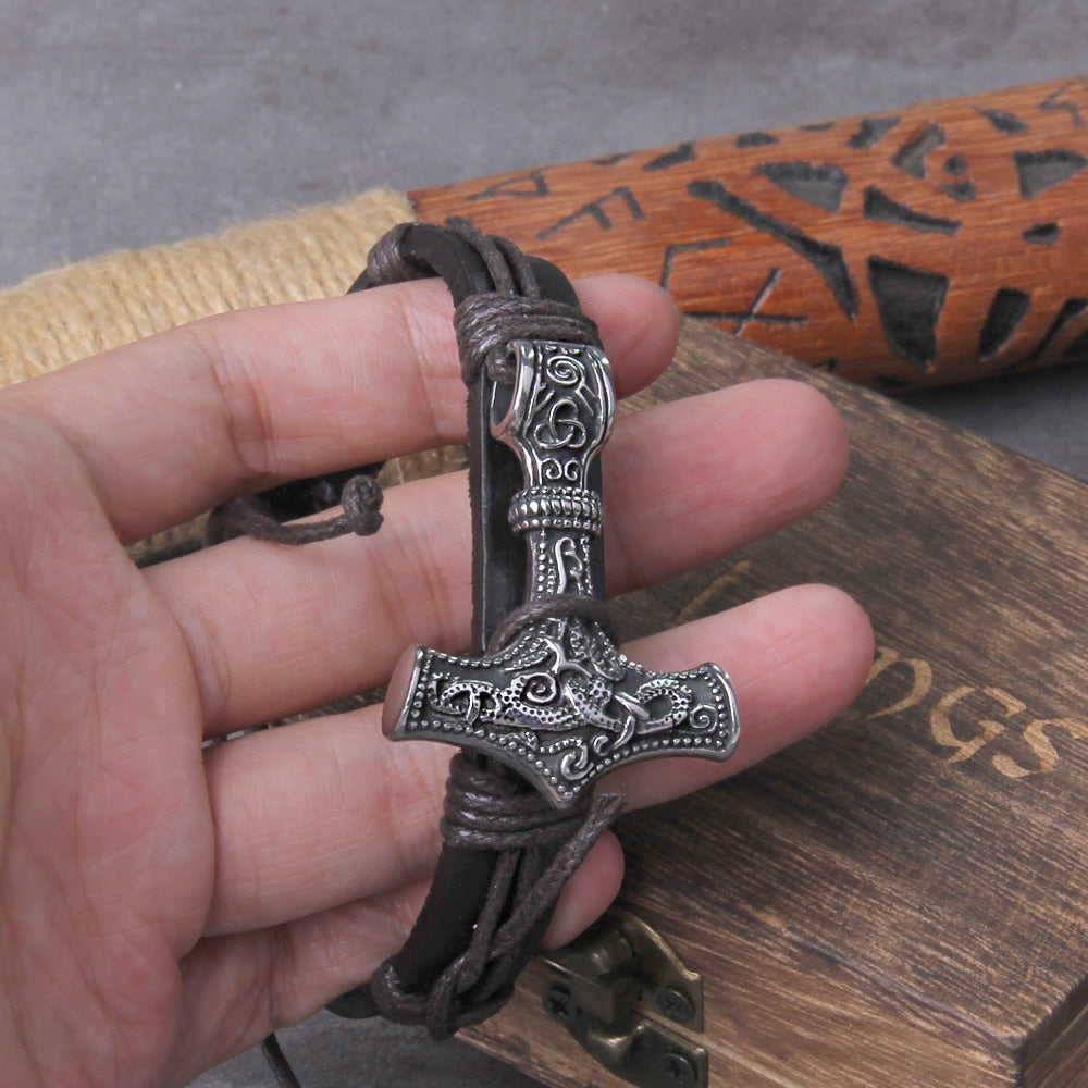 HATCHET BRACELET - STAINLESS STEEL