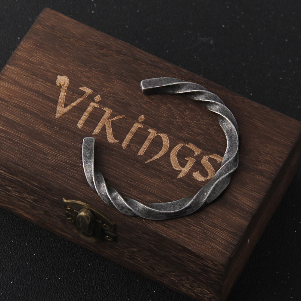 TRADITIONAL CELTIC BANGLE