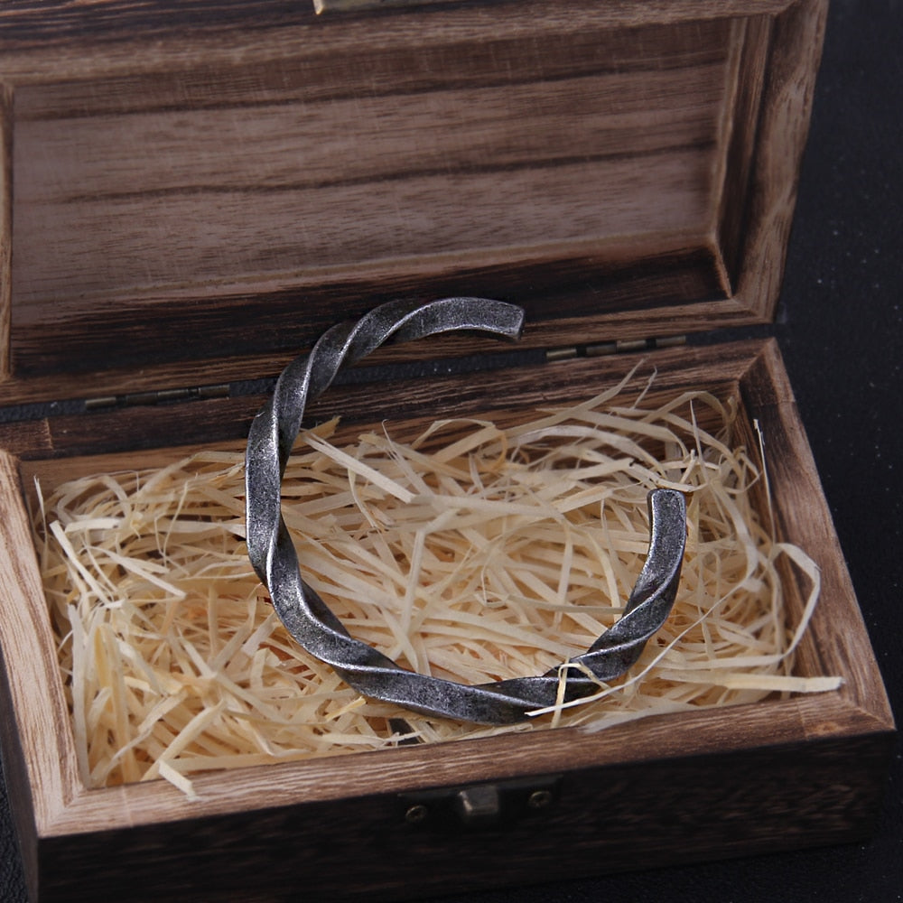 TRADITIONAL CELTIC BANGLE